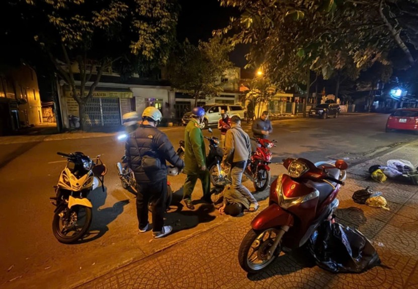 Lực lượng công an tổ chức vây bắt đối tượng Võ Phi Hải liên quan đến việc cung cấp ma túy. Ảnh: Công an cung cấp