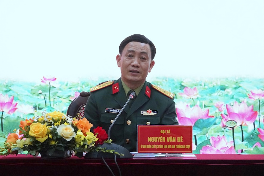 Colonel Nguyen Van De - Member of the Presidium of the Vietnam General Confederation of Labor, Head of the National Defense Trade Union - chaired a press conference to promote the 11th Congress of the Military Trade Union (2025-2030). Photo: Kim Anh