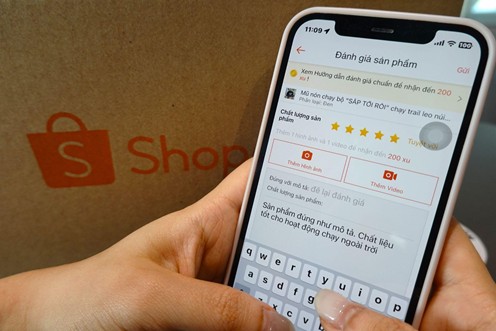 Dung quen de lai danh gia de gop phan giup nguoi mua sau ra quyet dinh mua sam de dang. Anh: Shopee