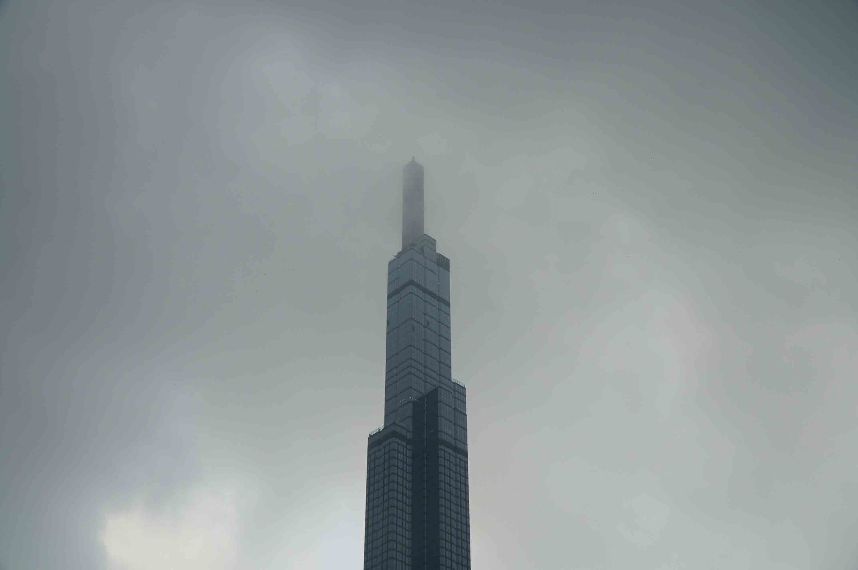 Suong mu bao phu nhieu toa nha cao tang o TPHCM. Anh: Ha May 