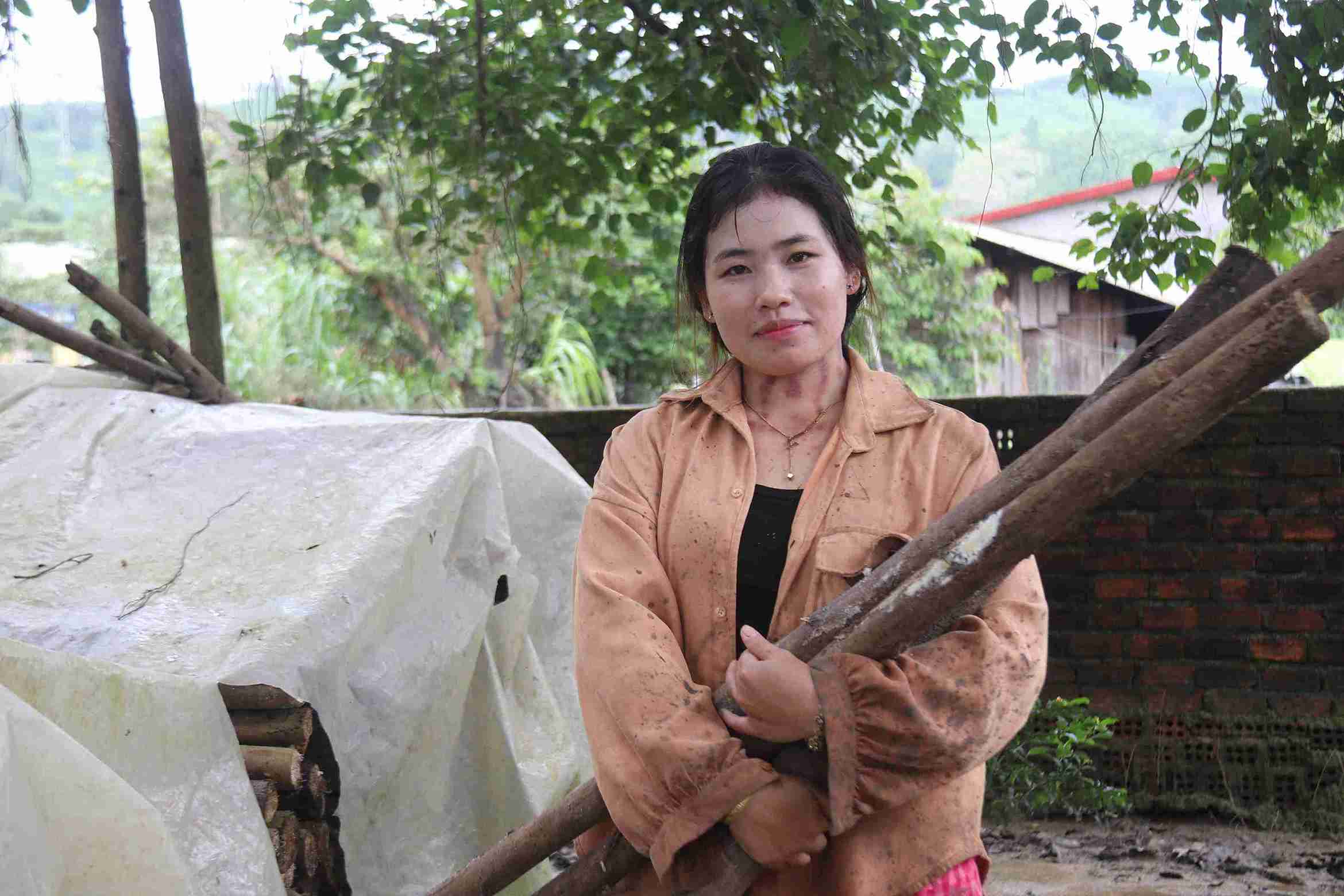 Hoc vien tham gia lop day nghe chan nuoi heo va quay tro ve dia phuong de ap dung vao thuc tien. Anh: Bao Lam