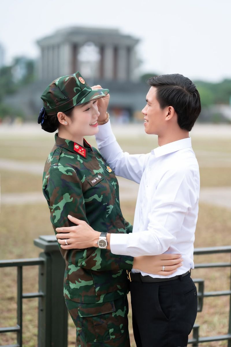 Chong cuu tuyen thu Pham Thi Yen danh loi chuc than thuong den ba xa.