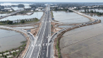 Can Tho - Hau Giang Expressway opens to traffic, people and drivers are excited