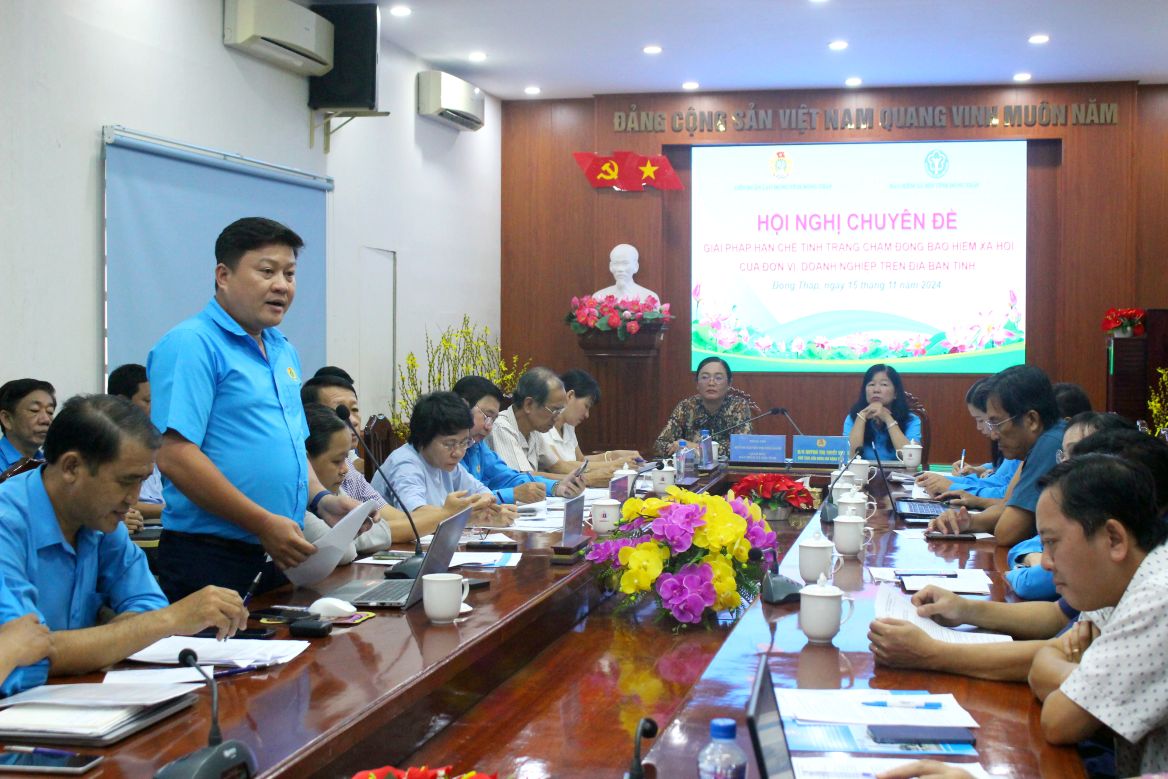 Dai bieu phat bieu tai Hoi nghi ve giai phap han che nan cham dong bao hiem. Anh: Thanh Mai