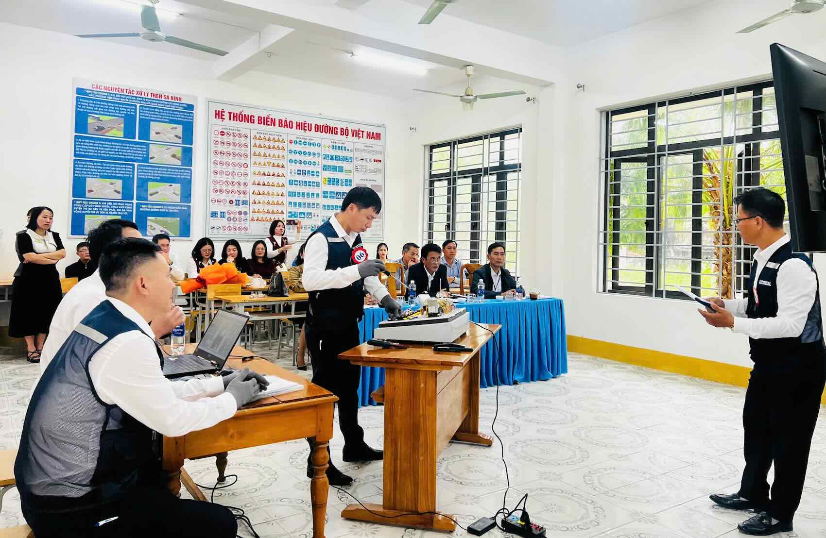 The contests help Quang Tri innovate education, focusing on human resource development. Photo: Ngoc Ha