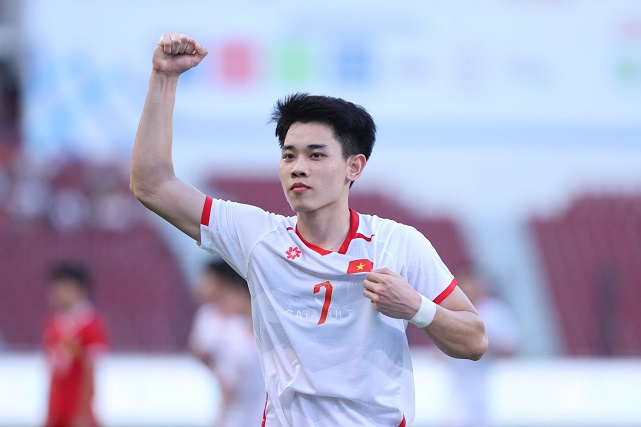 Cau thu sinh nam 2004 nhieu kha nang se co cho minh danh hieu o Gala trao giai Qua bong vang Viet Nam 2025. Anh: Minh Dan