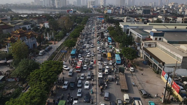 하노이 Ngoc Hoi- Phap Van - Cau Gie 고속도로 연결 분기점 긴급 개통. 사진: Le Khanh