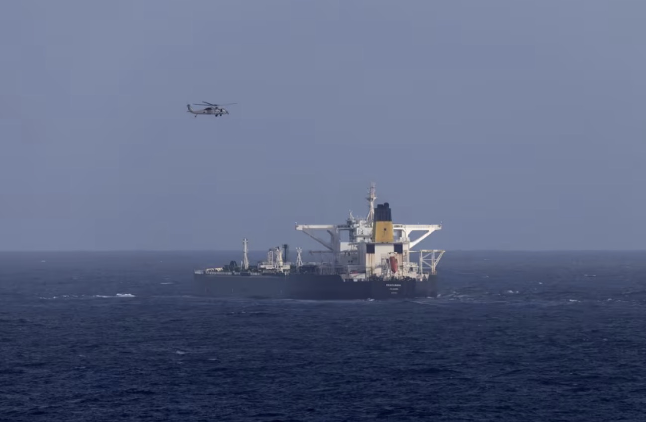 A US military helicopter flew over the Panama-flagged oil tanker Centuries, which was intercepted and captured by the US Coast Guard. Photo: US Department of Homeland Security
