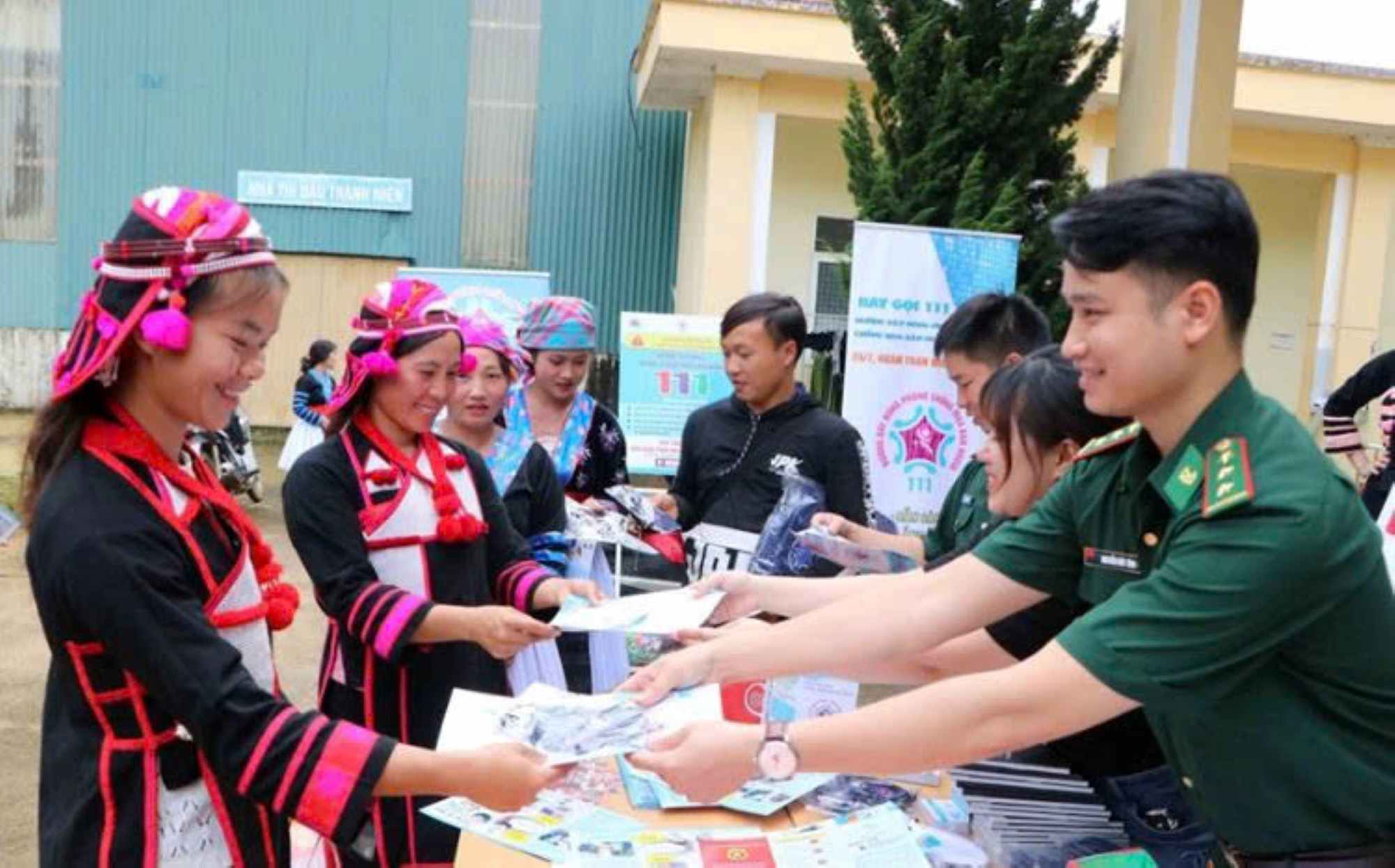 Les activites de sensibilisation a la prevention et a la lutte contre la traite des etres humains sont renforcees dans les communes frontalieres. Photo fournie par le Departement de la protection sociale