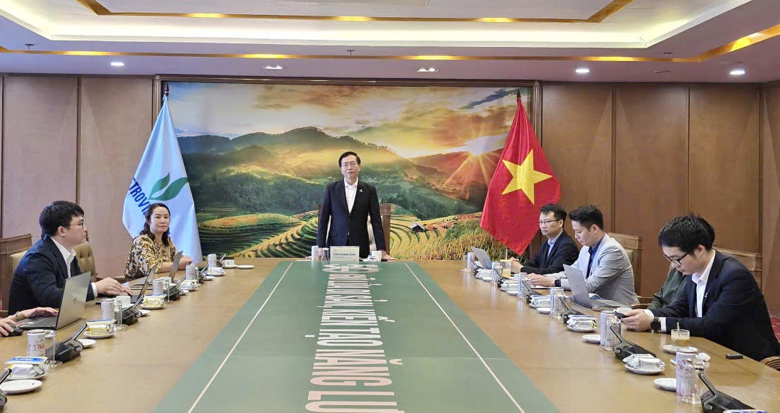 Petrovietnam은 전국적으로 STEM 교육 실습실 시스템을 구현하기 위한 훈련 프로그램을 조직합니다. 사진: Duc Anh.