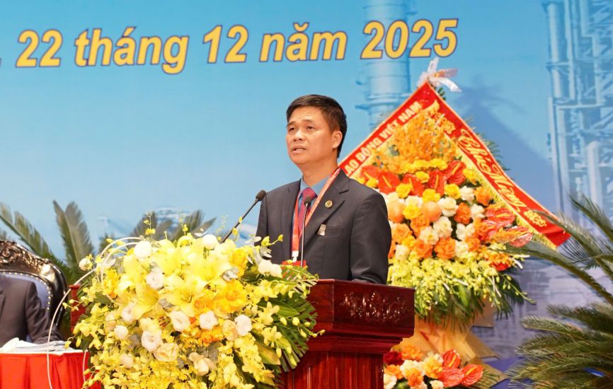 Vice President of the Vietnam General Confederation of Labor Ngo Duy Hieu spoke at the congress. Photo: Quach Du