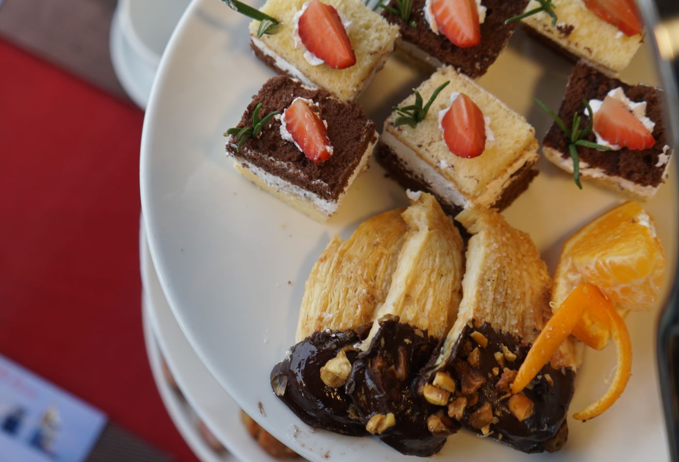 Un petit-dejeuner contenant trop de sucre ajoute peut faire perdre rapidement de l'energie au corps et le fatiguer facilement au milieu du matin. Photo : Thanh Thanh