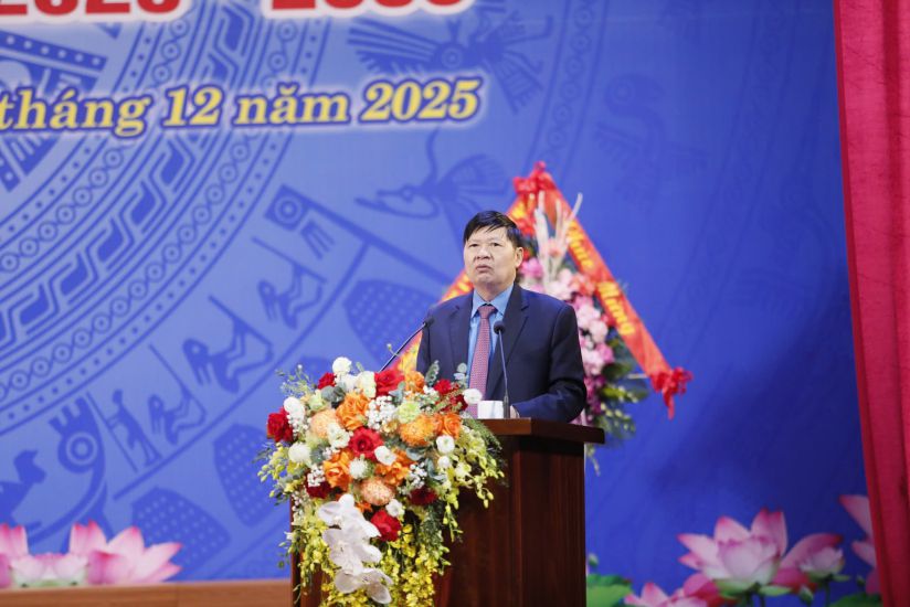 Mr. Phan Van Anh - Vice President of the Vietnam General Confederation of Labor affirmed the need to strengthen training and fostering of cadres. Photo: Quang Dat