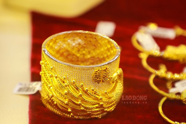 Los precios mundiales del oro y el plata se dispararon en la sesion de negociacion de hoy. Foto: Khuong Duy