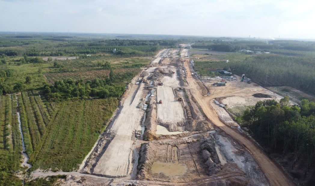 Phuong Chon Thanh da thu doi dat tren 93ha de thi cong duong cao toc. Anh: Dinh Trong