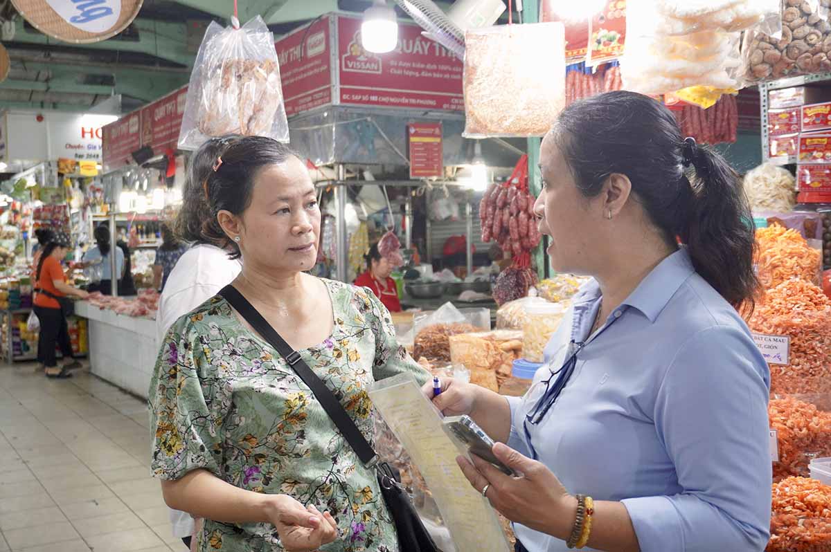 Tieu thuong, ho kinh doanh duoc huong dan chuyen doi so. Anh: Nhu Quynh