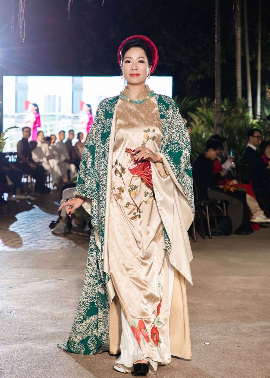 NSND Trinh Kim Chi trinh dien.