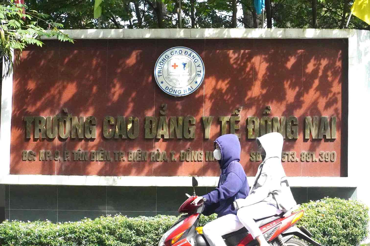 The Provincial Inspectorate announced the inspection conclusion on compliance with legal regulations for the field of internal affairs and vocational education at Dong Nai Medical College. Photo: HAC