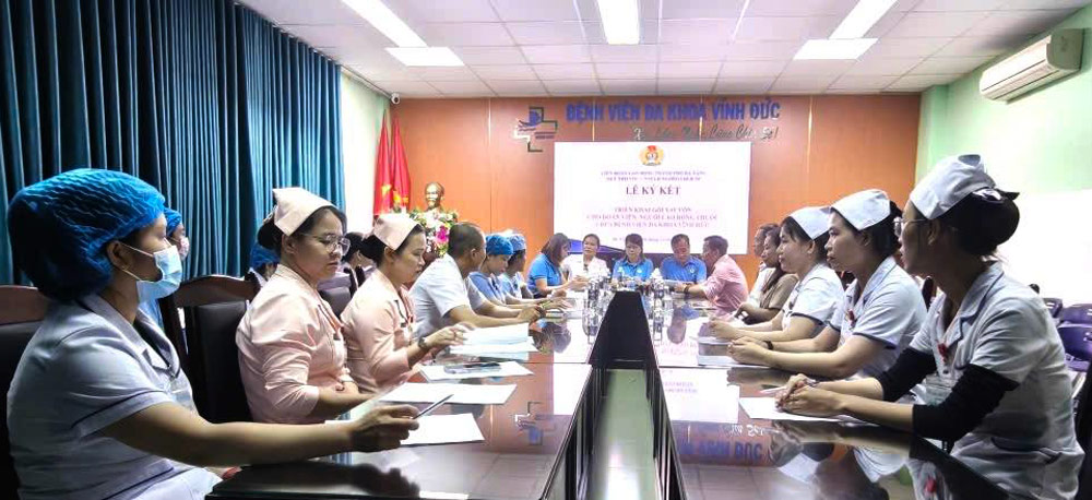 El Sindicato de la comuna de Dien Ban Dong ciudad de Da Nang desembolsa prestamos del Fondo de Apoyo al Capital para miembros del sindicato. Foto: Sindicato de Dien Ban Dong.