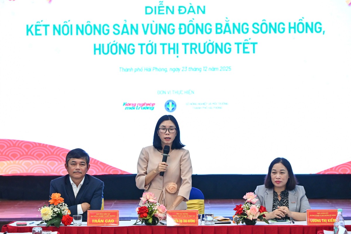 Ms. Nguyen Thi Thu Huong, Deputy Director of the Department of Crop Production and Plant Protection, delivered a closing speech at the forum in Hai Phong City. Photo: Anh Tu