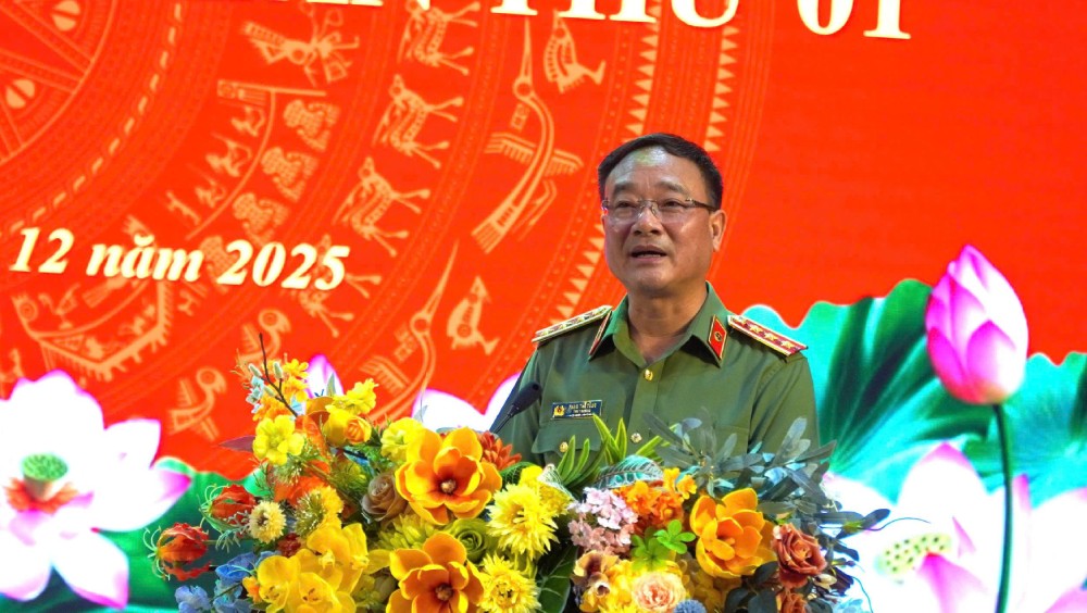 Thuong tuong Pham The Tung - Thu truong Bo Cong an phat bieu tai hoi nghi. Anh: Nam Phuong