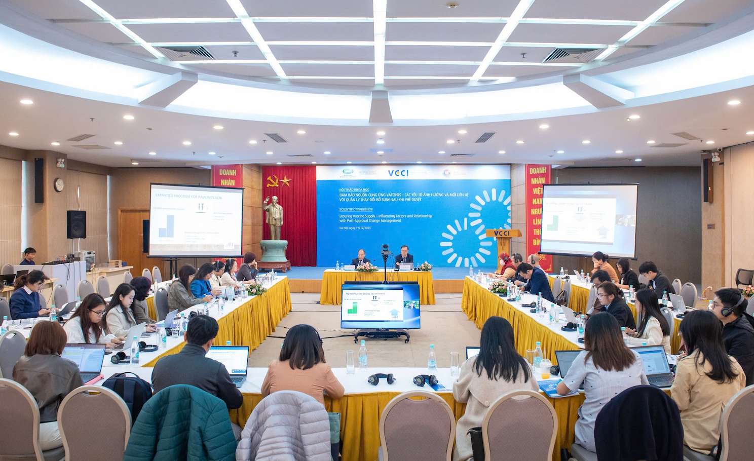 Chuoi hoi thao quoc te ve “Cai cach he thong quan ly duoc pham va nang cao nang luc co quan quan ly y te ve thuc hanh dang ky thuoc tot“. Anh: VVCI