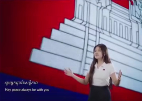 Ca khuc “Cambodia My Country” co giai dieu, hoa am giong voi ca khuc “Mot vong Viet Nam“. Anh: Chup tu video  