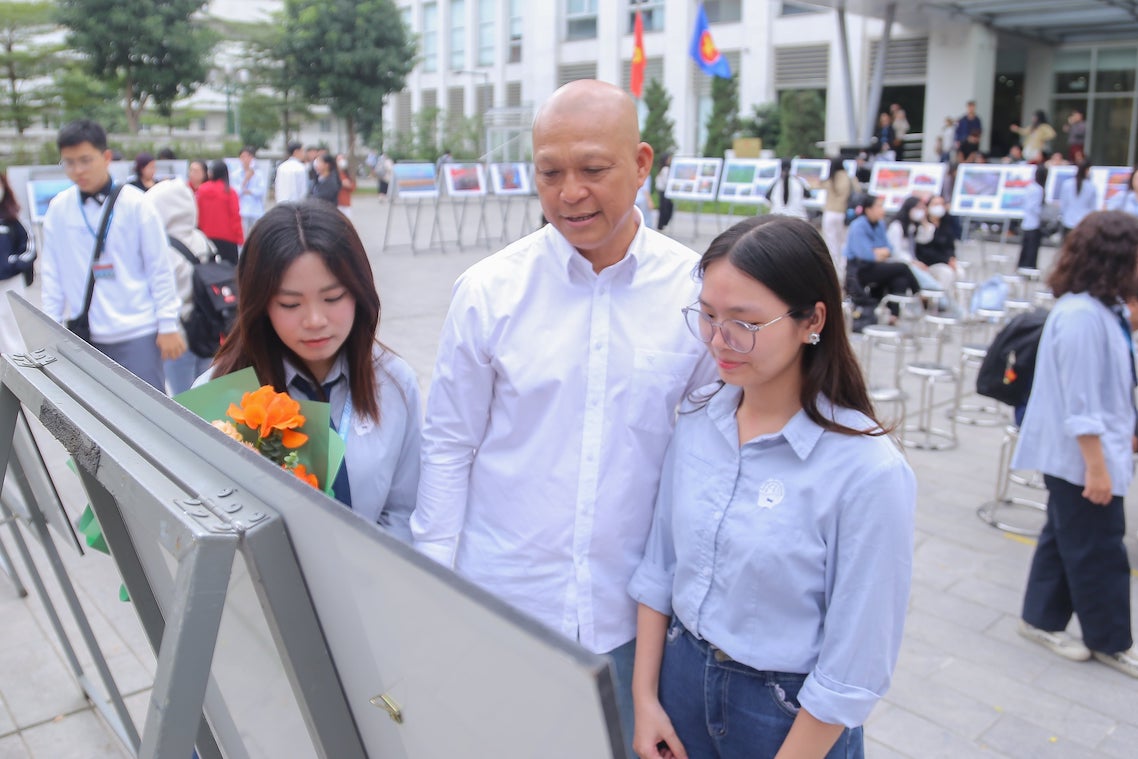 Mot khong gian tai Toa dam va trien lam anh “80 nam - Mot Viet Nam vung tin”. Anh: BTC