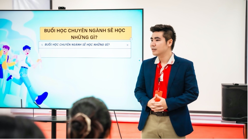 Buoi khai giang khoa hoc B2 chuyen nganh Cham soc suc khoe danh cho hoc vien SHD. Anh: SHD