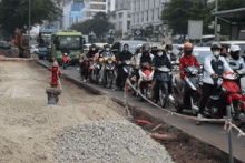 Hanoi recorta las aceras en una serie de puntos negros congestionados con la esperanza de que se complete pronto