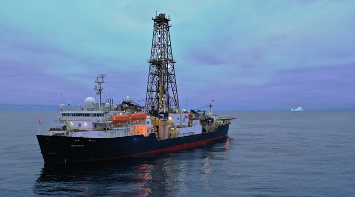 Tau khoan JOIDES Resolution tai bien Amundsen. Anh: Chuong trinh Kham pha Dai duong Quoc te (IODP)