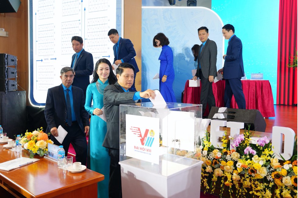 Cac dai bieu tien hanh bau Ban chap hanh Cong doan Ngan hang Viet Nam khoa VIII, nhiem ky 2025-2030. Anh: Agribank