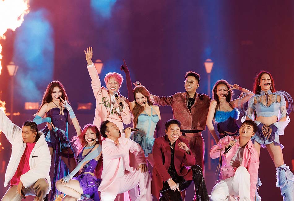 Y-concert co su tham gia cua dan Anh trai vuot ngan chong gai, Chi dep dap gio, Tan binh toan nang, va Gia dinh Haha. Anh: Nha san xuat