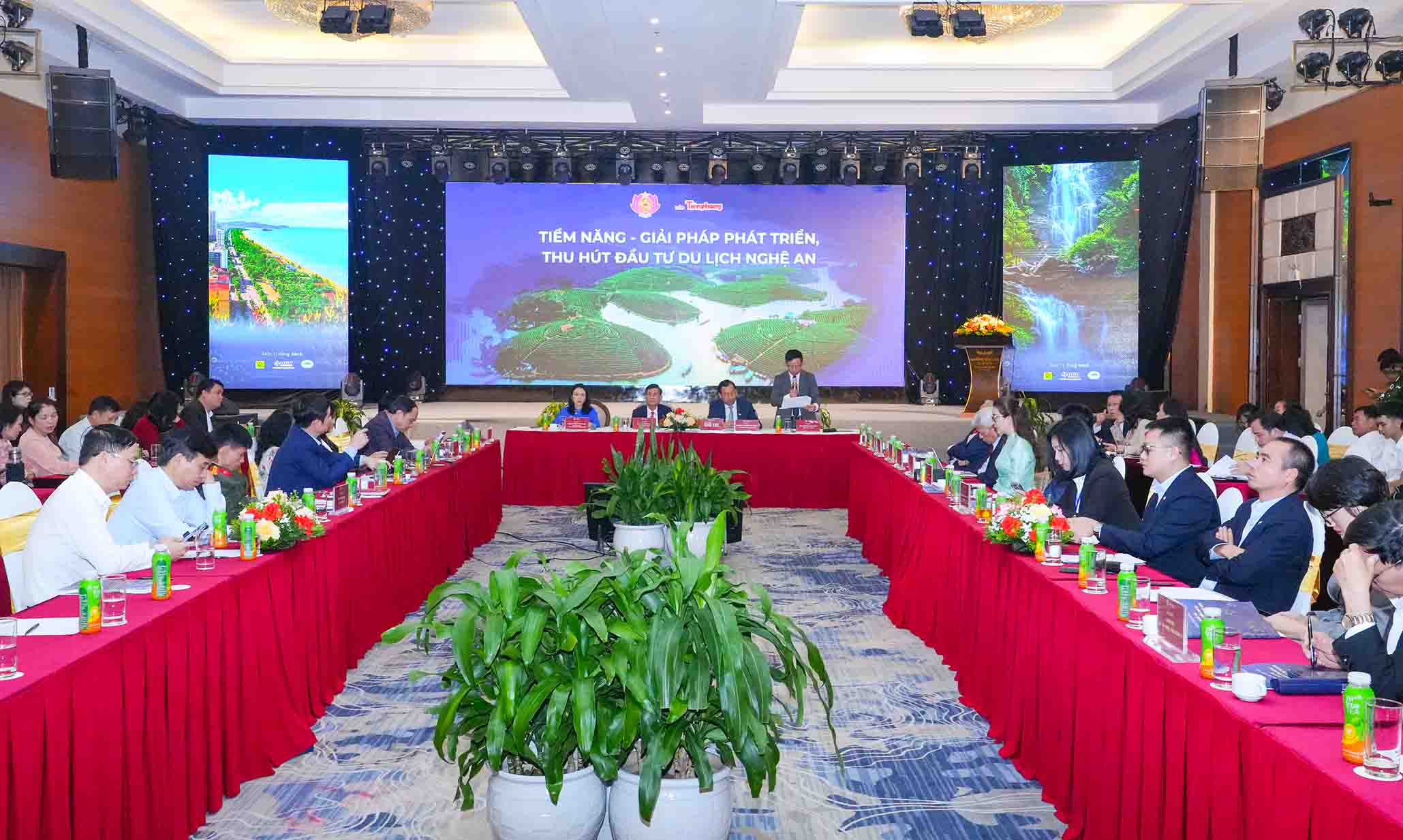 Quang canh hoi thao. Anh: Duy Chuong 