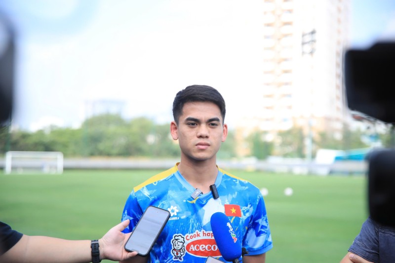 Tien ve Khuat Van Khang va dong doi san sang tinh than cho giai U23 chau A. Anh: Minh Dan