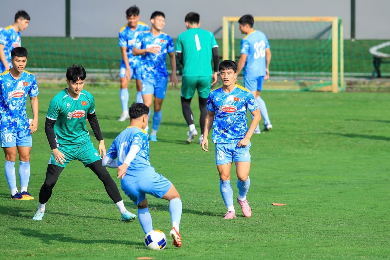 U23 Viet Nam tap luyen vao khung gio chieu tu 14h30-15h30. Anh: Minh Dan