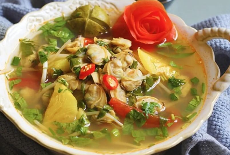 Stir-fried clam soup with ginger keeps the stomach warm on cold days in the North. Photo: Gia An.