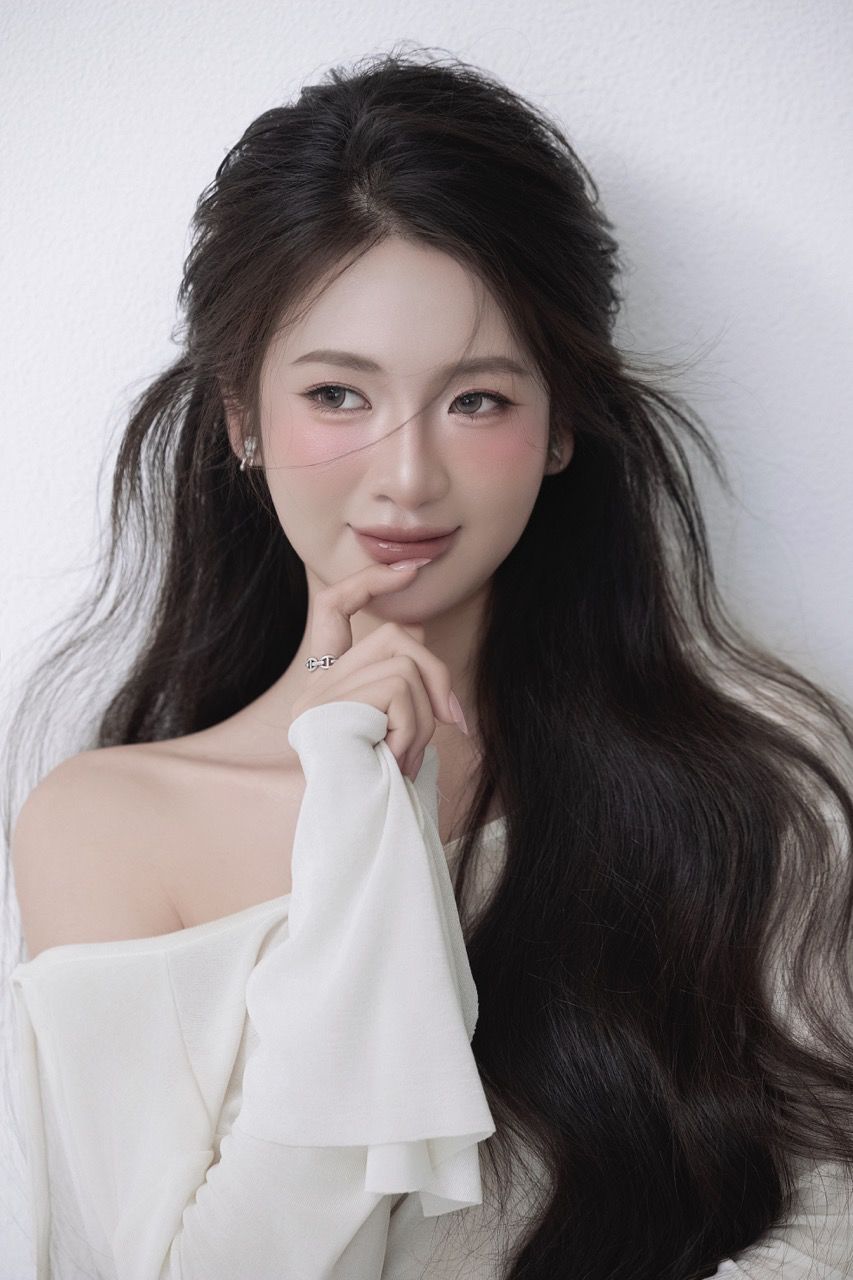 Sau cuoc thi, tan Hoa khoi mong muon tiep tuc trau doi ban than, tham gia cac hoat dong cong dong va du an nghe thuat, dong thoi lan toa hinh anh ao dai Viet Nam theo cach tre trung, sang tao hon. 