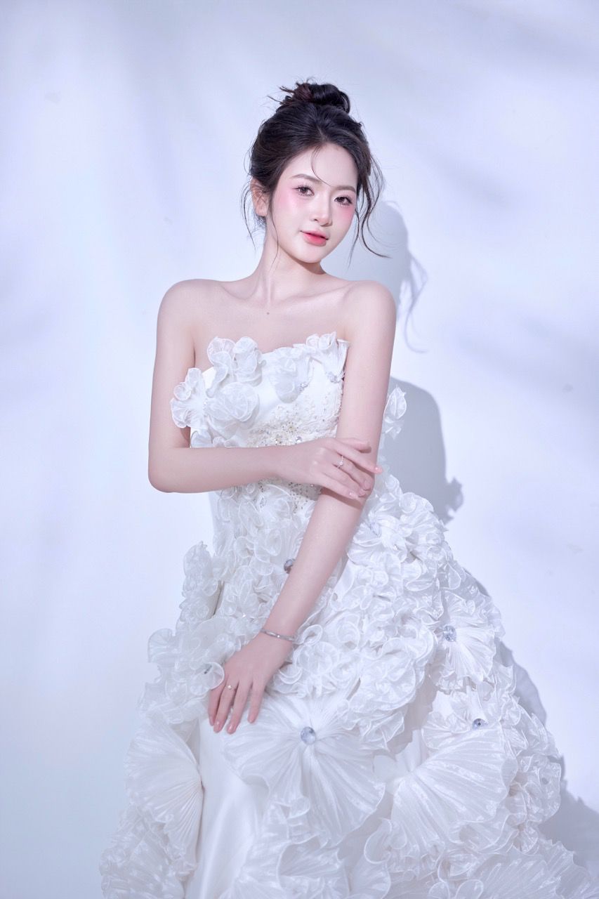 Khoanh khac dang quang khien Hai Yen khong giau duoc xuc dong. Voi co, danh hieu la thanh qua cua su no luc ben bi va la loi nhac nho ve gia tri cua viec dam buoc ra khoi vung an toan. Tu mot co gai tung nghi ngo ban than, Hai Yen da manh dan thu thach chinh minh va toa sang tren san khau lon.  