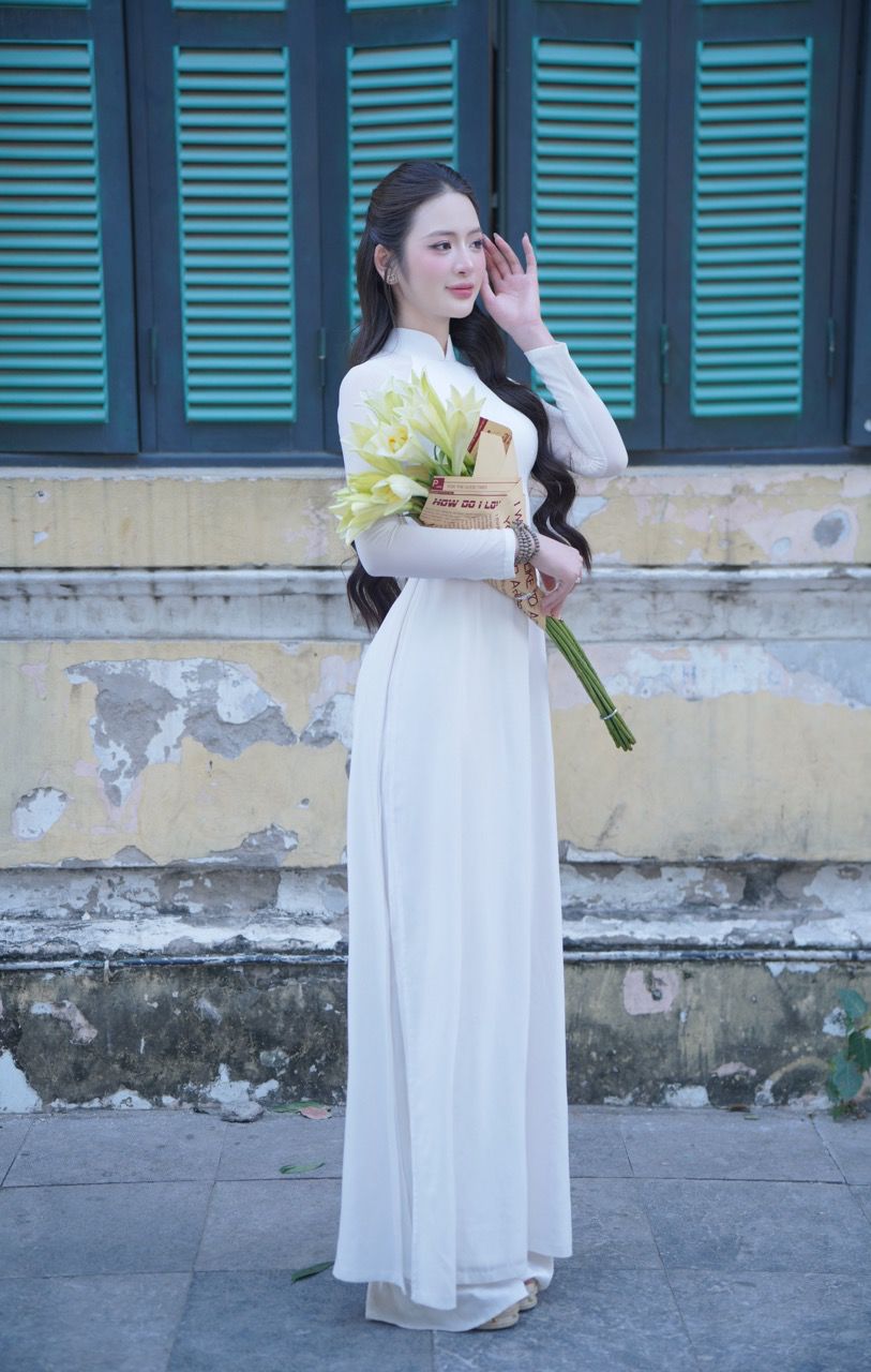 Hai Yen sinh nam 2003, que Bac Ninh, tung theo hoc nganh Quan tri kinh doanh tai Dai hoc Kinh doanh va Cong nghe Ha Noi. Hien tai, co hoat dong trong linh vuc kinh doanh thoi trang va nguoi mau anh.  