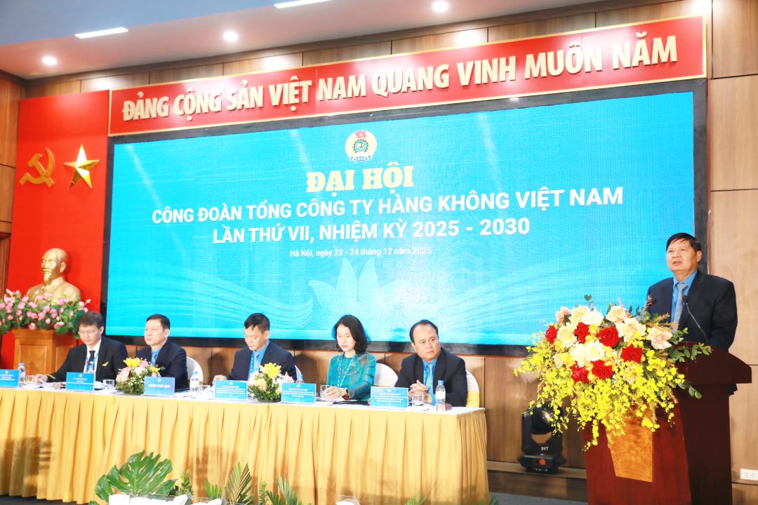 Ong Phan Van Anh - Pho Chu tich Tong Lien doan Lao dong Viet Nam phat bieu chi dao dai hoi. Anh: Bao Han 