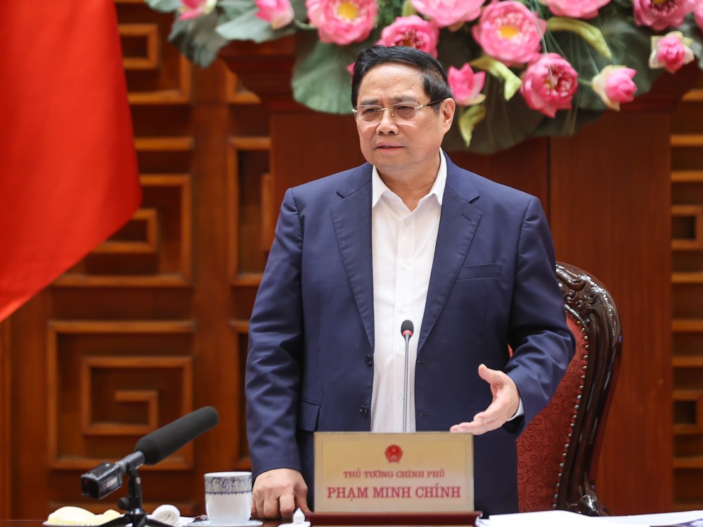 Politburo member and Prime Minister Pham Minh Chinh requested the development of a specific roadmap for human resource training for railway projects. Photo: Nhat Bac