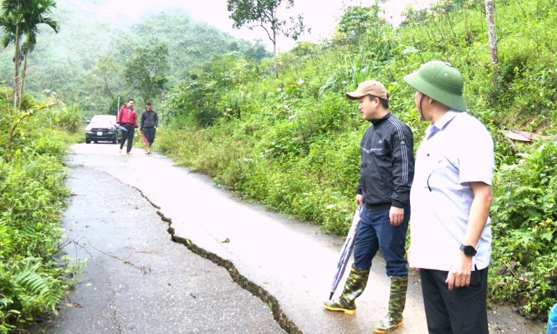 Xa Nam Tra My, Da Nang de nghi ban bo tinh trang khan cap, do nguy co sat lo tai Lang Long Boc. Anh: Trung Le