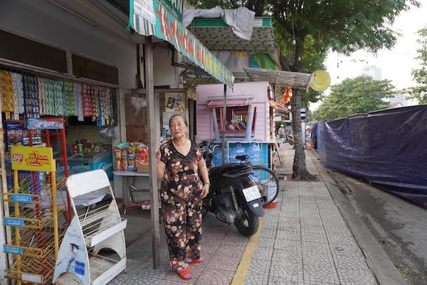 El pozo derrumbado en la calle Nguyen Cong Tru (ciudad de Da Nang) ha sido restaurado pero la gente aun no ha sido compensada por los daños. Foto: Nguyen Linh