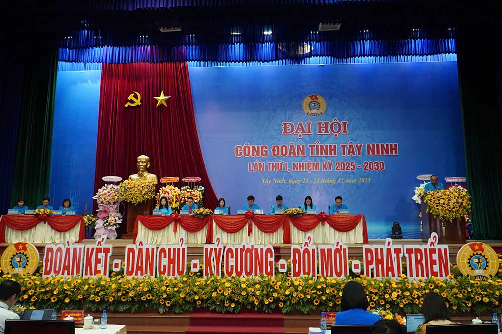 The first working session of the Tay Ninh Provincial Trade Union Congress for the 2025-2023 term. Photo: Thanh Vu