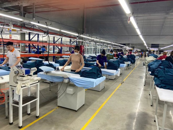 The Tet bonus is expected by many workers. Photo: Tran Tuan.