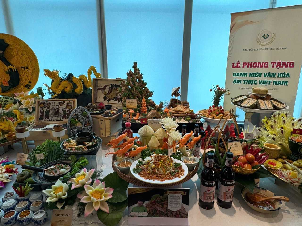 2025년 베트남 문화 음식 예술가 칭호 수여식의 제사상. 사진: DI PY