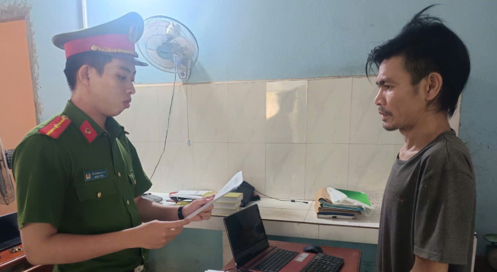 응옥은 전기 자전거를 빌렸지만 갚지 않고 전당포에 맡겨 돈을 썼습니다. 사진: 공안 제공