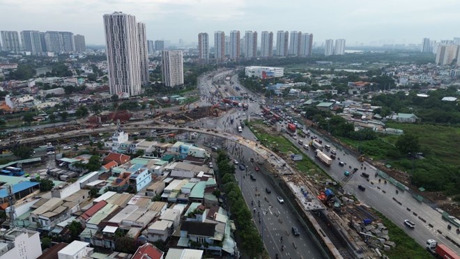 Construction of the An Phu intersection project at the eastern gateway of Ho Chi Minh City. Photo: Anh Tu