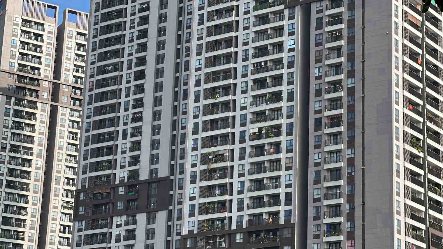 UBND phường đang giải quyết các vấn đề khúc mắc tại Chung cư  Opal Boulevard. Ảnh: Như Quỳnh